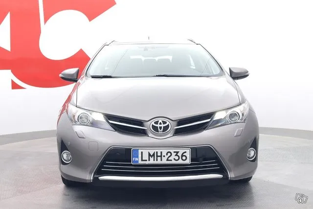 Toyota Auris Touring Sports 1,6 Valvematic Premium Multidrive S - Huippuvarusteltu NAVI, Kamera, ym.ym. Image 8